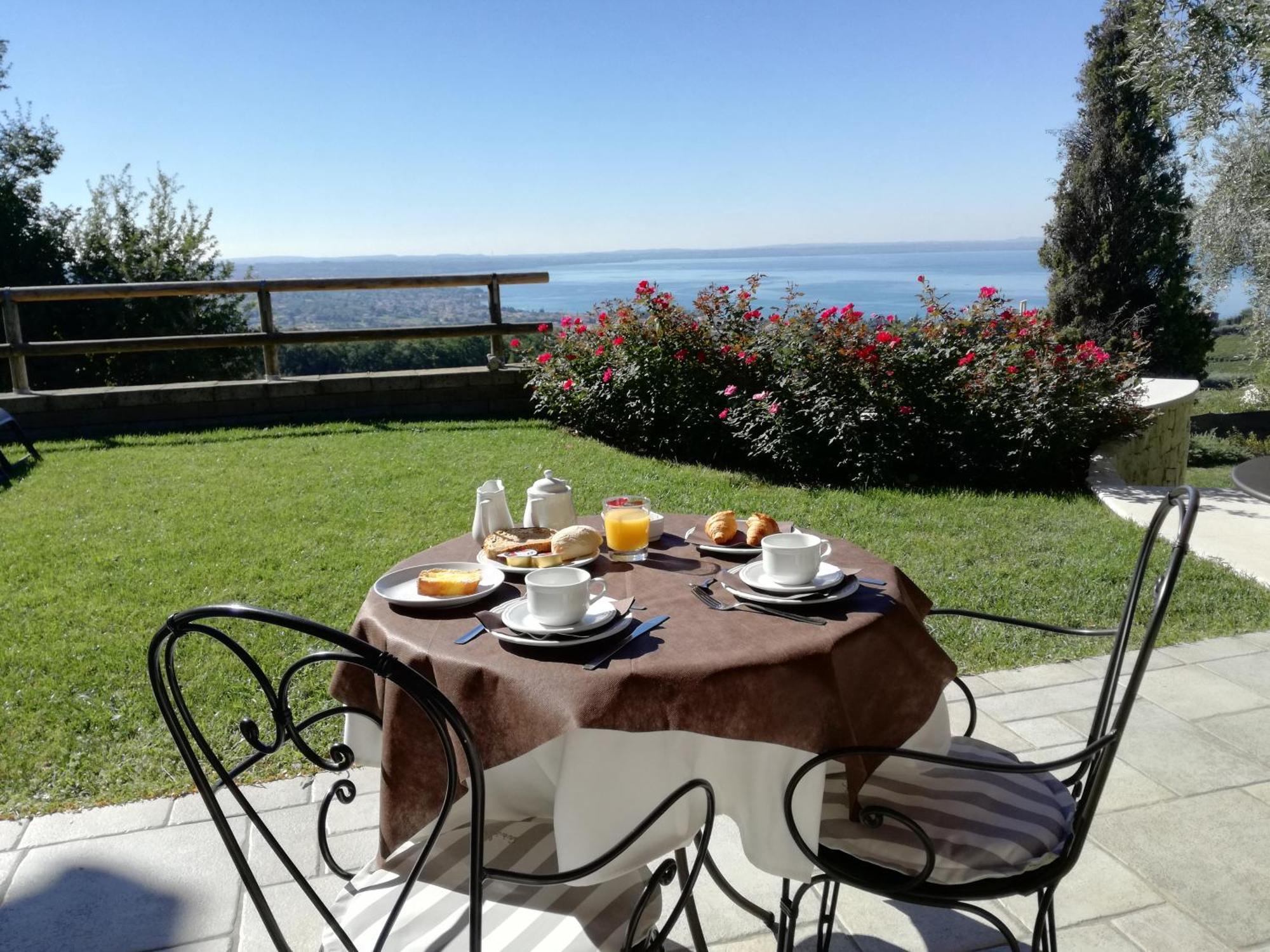 Relais Colle San Giorgio Bed & Breakfast Bardolino Exterior photo