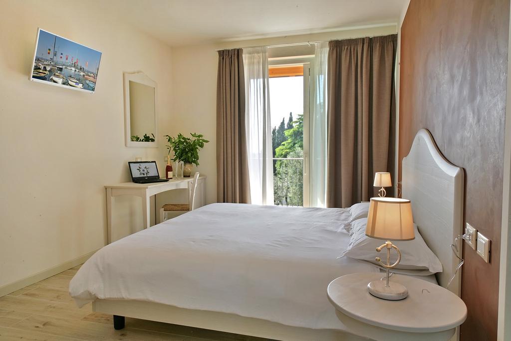 Relais Colle San Giorgio Bed & Breakfast Bardolino Room photo